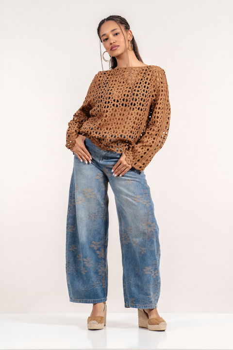 Дамска туника в кафяво с ефектна рязана бродерия и свободна кройка