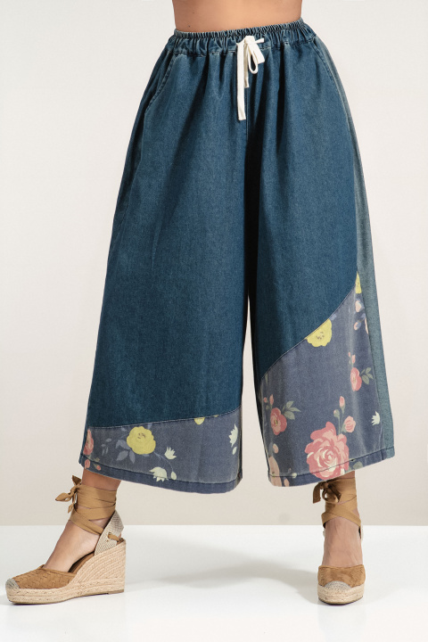 Дамски дънки с широк крачол, флорален кант в края и ластична талия