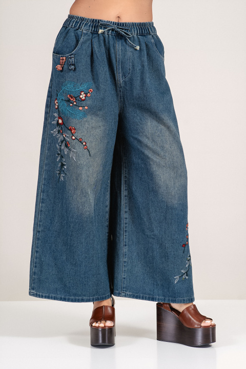 Дамски дънки със свободна кройка и флорална бродерия