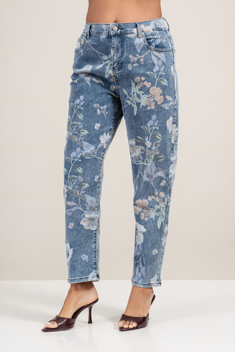 Дамски дънки тип бойфренд с флорален принт