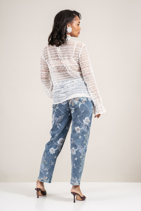 Дамски дънки тип бойфренд с флорален принт