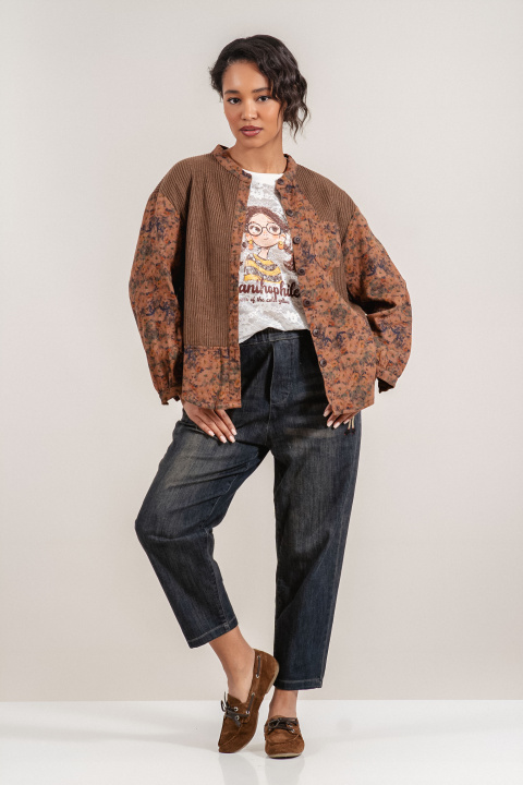 Дамски дънки в синьо с ластик в талията с малка бродерия отпред и на задния джоб