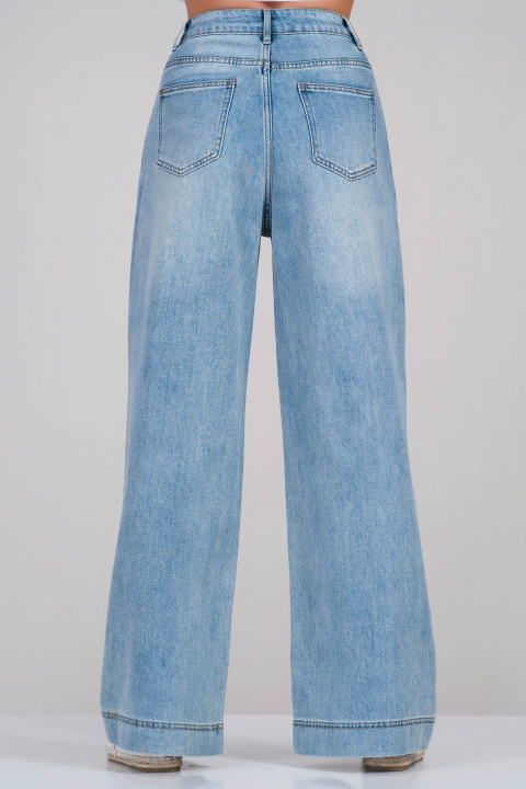 Дамски ултра еластични дънки в светлосин цвят с широк крачол