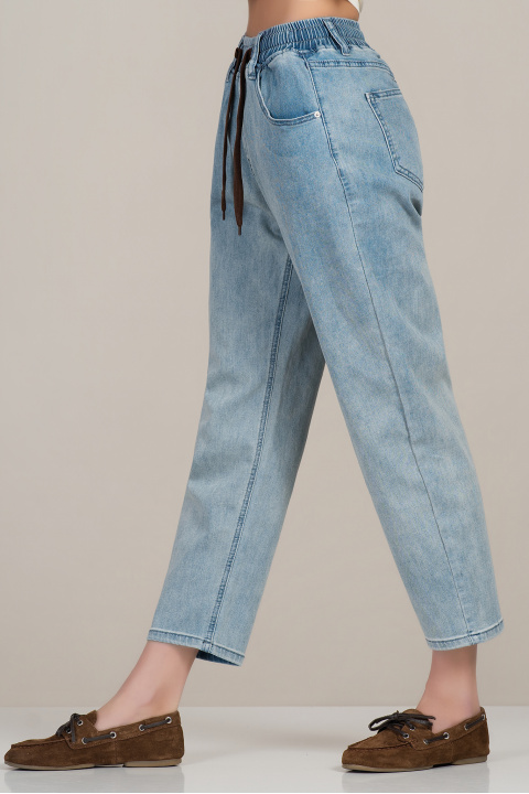 Дамски дънки в светлосиньо със свободна кройка, ластик и връзки в талията