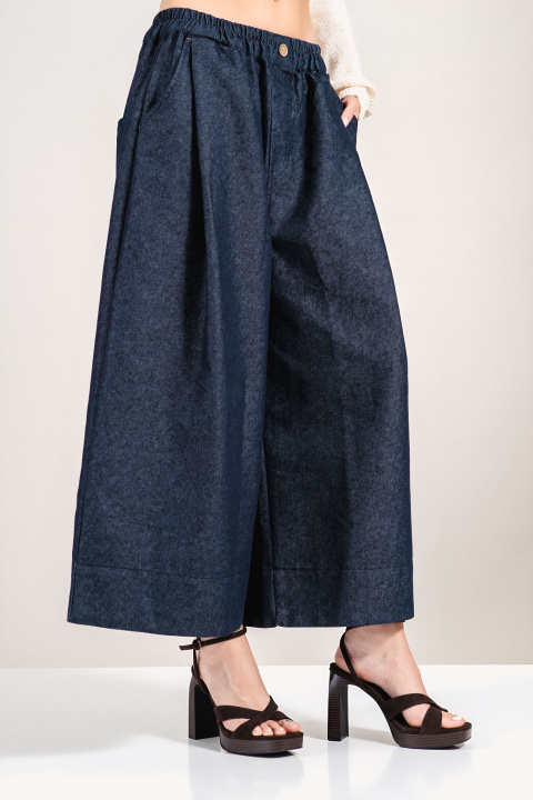 Дамски дънки в тъмносиньо с широк крачол и еластична талия