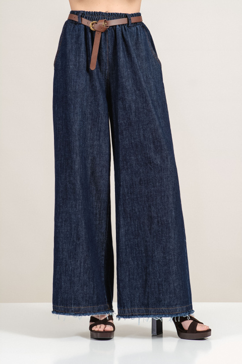 Дамски дънки в тъмносиньо с широк крачол с накъсвания в края и допълнителен колан