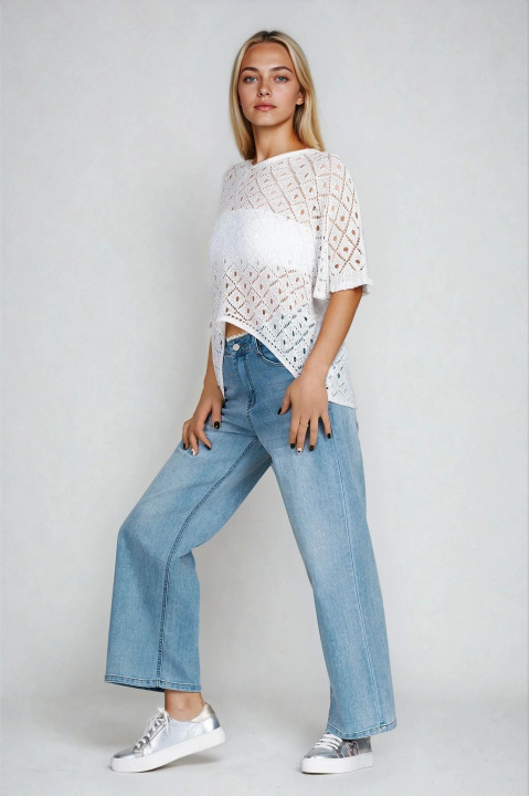 Дамски еластични дънки от памук в синьо с прав крачол и дантела на колана