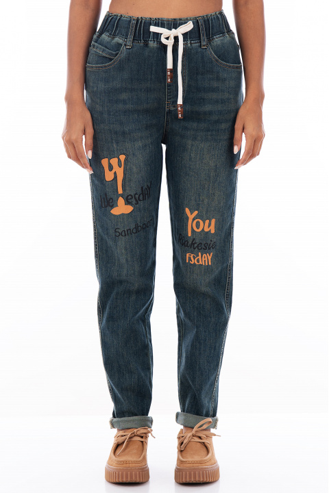 Дамски еластични дънки с връзки и ластик на талията и оранжева щампа с надписи