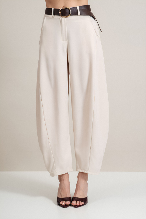 Дамски елегантен панталон в светлобежово с колан и свободена кройка