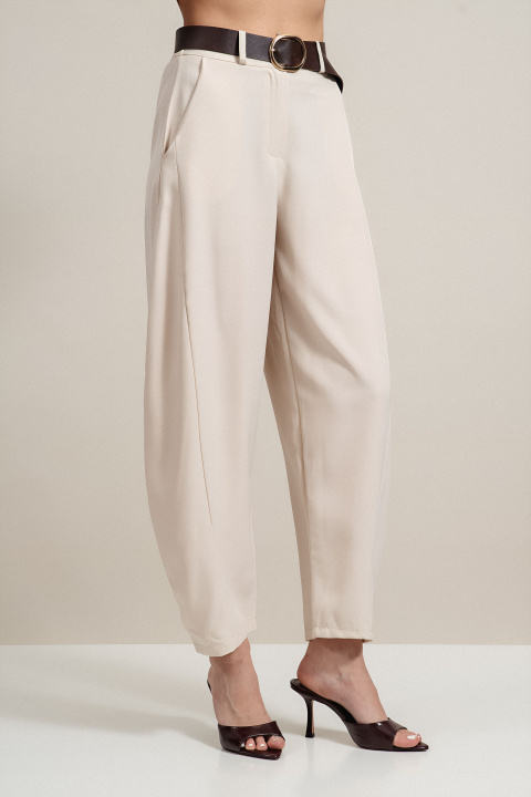 Дамски елегантен панталон в светлобежово с колан и свободена кройка