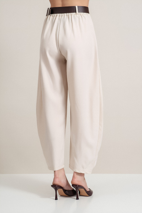 Дамски елегантен панталон в светлобежово с колан и свободена кройка