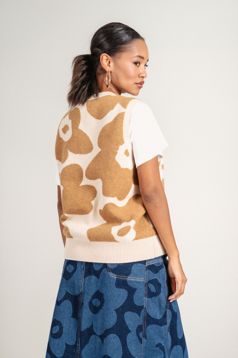 Дамски елек ''Dragonfly'' от фино плетиво с бежов флорален принт