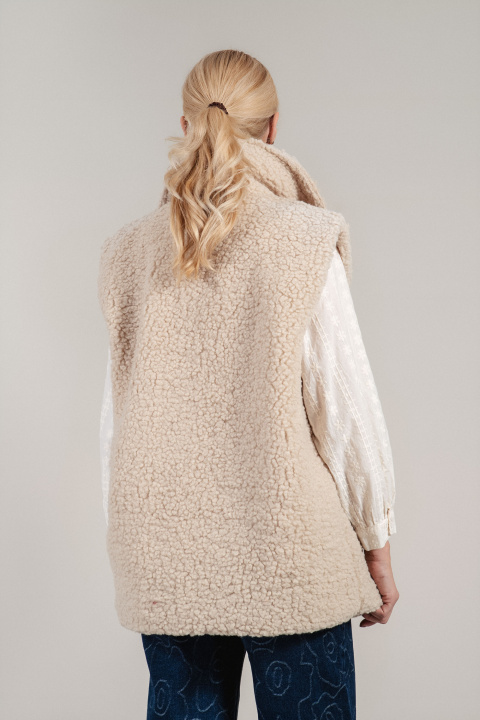 Дамски елек от каракул в светлобежово