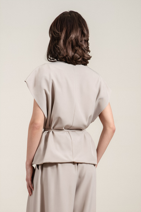 Дамски елек в бежово с връзка в талията