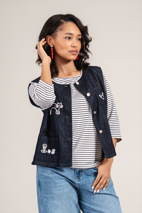 Дамски елек в тъмносиньо с бяла бродерия