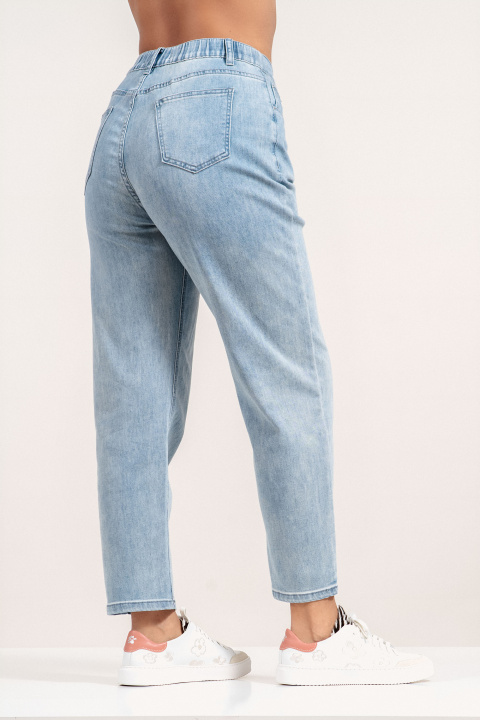 Дамски класически дънки в синьо с ластик на талията и изчистен дизайн