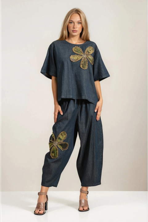 Дамски комплект от деним в синьо с бродерия и свободна кройка