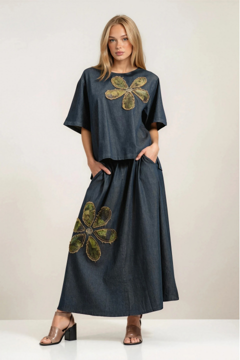 Дамски комплект с блуза и пола от памук в син деним с бродерия