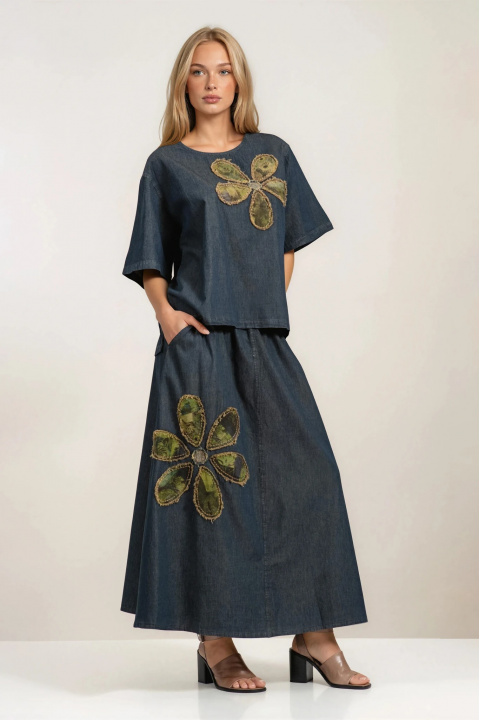 Дамски комплект с блуза и пола от памук в син деним с бродерия