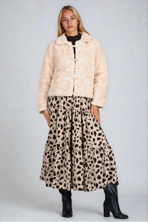 Дамски късо пухено палто в бежово