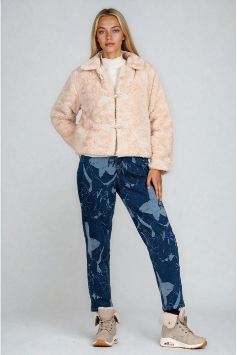 Дамски късо пухено палто в бежово