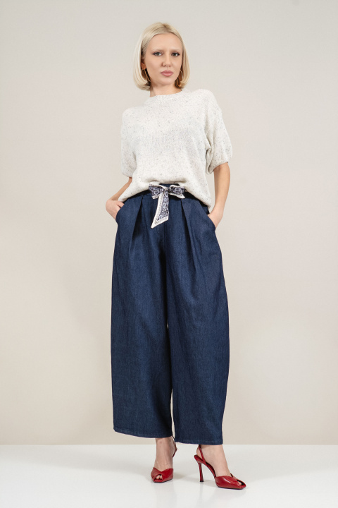 Дамски памучен панталон в син деним с етно колан и свободна кройка