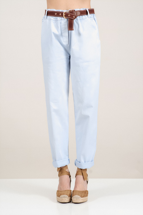 Дамски памучен панталон в светлосиньо с ластична талия, колан и свободна кройка