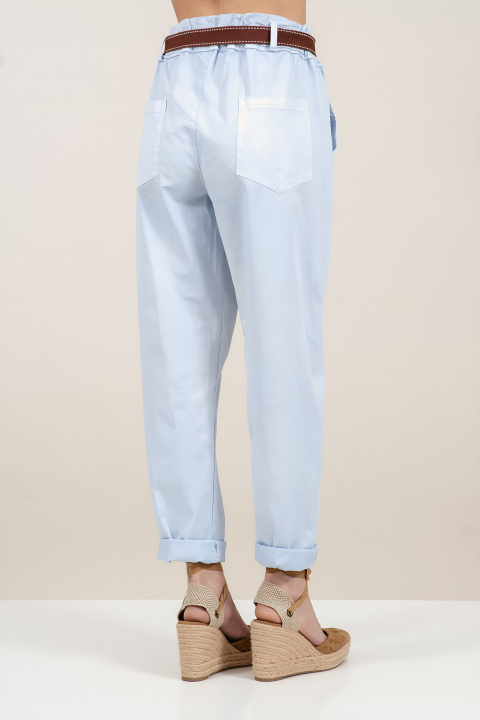 Дамски памучен панталон в светлосиньо с ластична талия, колан и свободна кройка