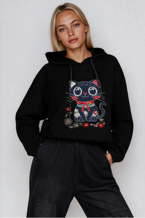 Дамски памучен суитшърт в черно с качулка и бродирана котка
