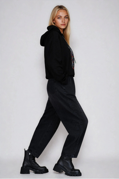 Дамски черни дънки с ластик в талията и декоративен карго джоб