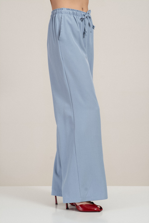 Дамски панталон в синьо с еластична талия и широк крачол