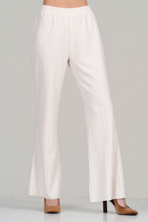 Дамски панталон в светлобежово с кафяво райе и разкроени крачоли