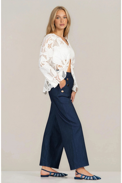 Дамски панталон в тъмносиньо с висока талия, широк крачол и декоративни копчета