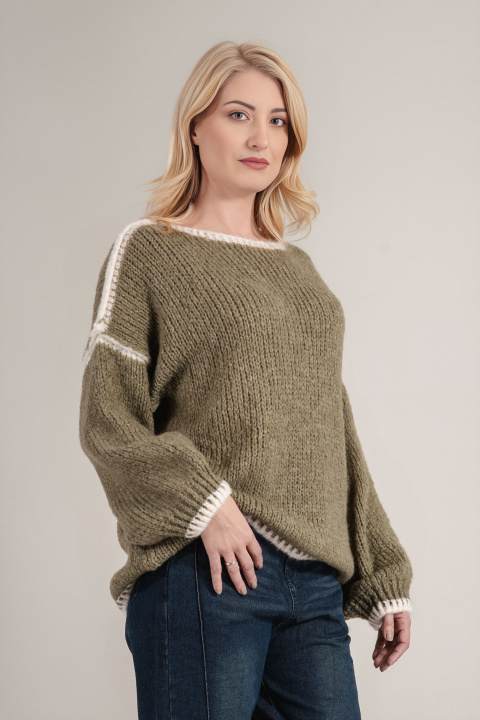 Дамски плетен пуловер в зелено с бял кант