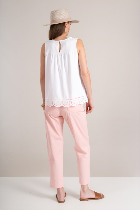 Дамски потник от памук в бяло с дебели презрамки и нежна бродерия