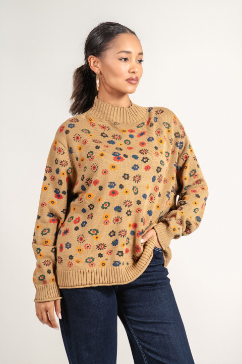 Дамски пуловер фино плетиво в бежово с цветен флорален принт