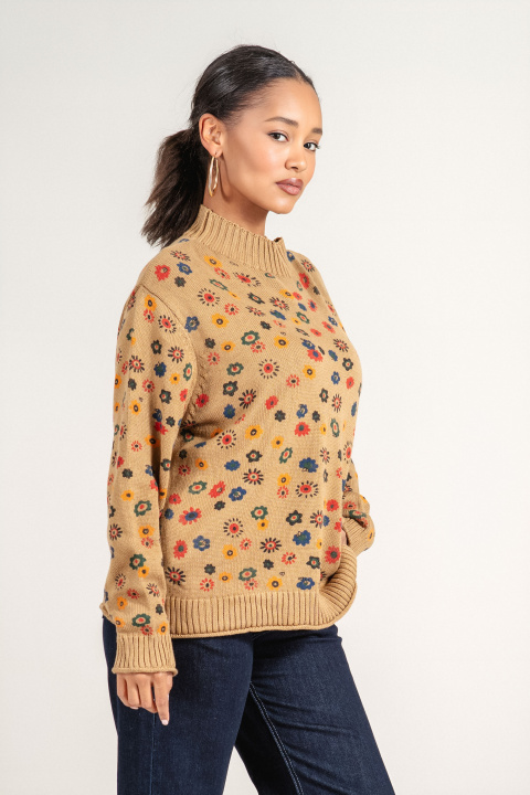 Дамски пуловер фино плетиво в бежово с цветен флорален принт