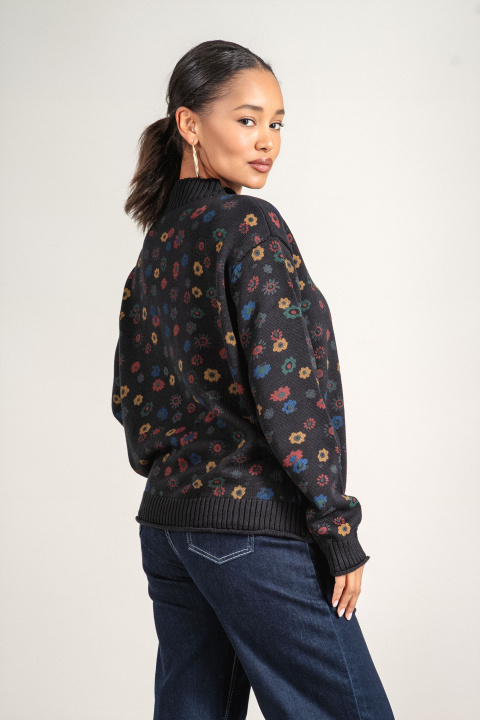 Дамски пуловер фино плетиво в черно с цветен флорален принт