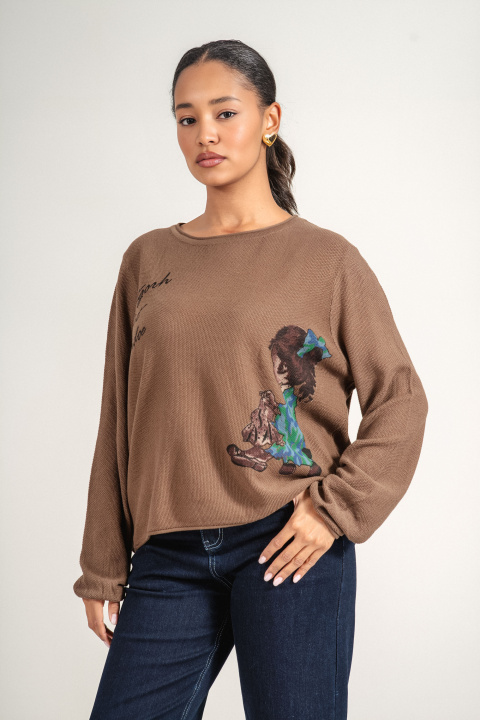 Дамски пуловер фино плетиво в кафяво с щампа и надпис