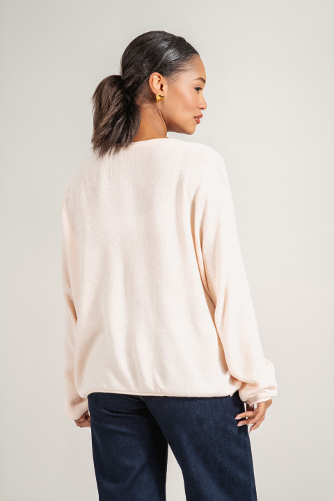 Дамски пуловер фино плетиво в кремаво с щампа и надпис