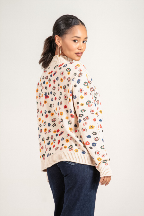 Дамски пуловер фино плетиво в светлобежово с цветен флорален принт