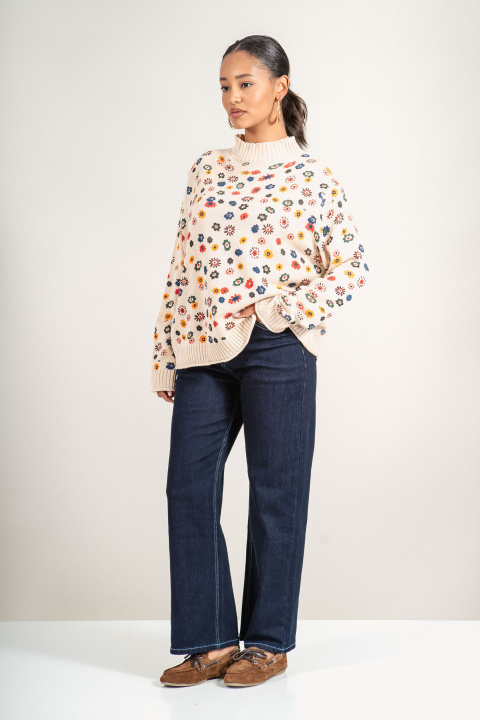 Дамски пуловер фино плетиво в светлобежово с цветен флорален принт