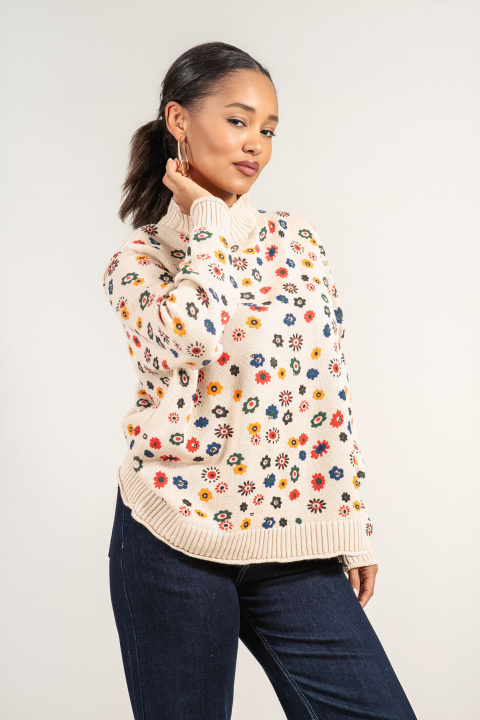 Дамски пуловер фино плетиво в светлобежово с цветен флорален принт