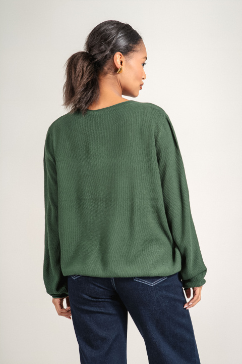 Дамски пуловер фино плетиво в зелено с щампа и надпис