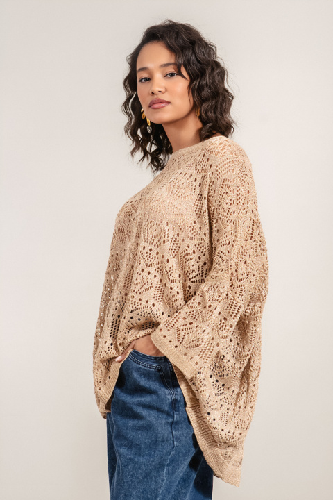 Дамски пуловер от едро плетиво в златисто с връзки на гърба