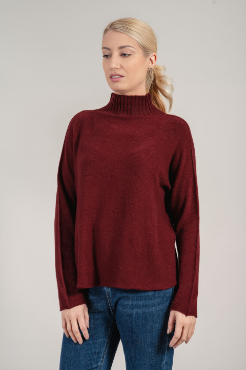 Дамски пуловер от фино плетиво с поло яка в цвят бордо