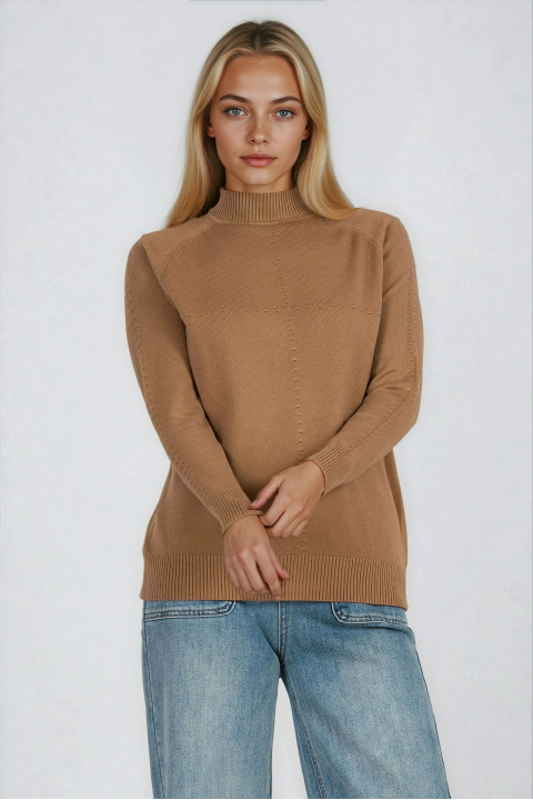 Дамски пуловер от фино плетиво в бежово с попуполо