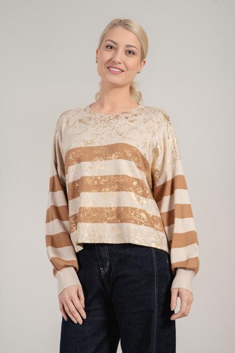 Дамски пуловер от фино плетиво в бежово с принт райе и златист ефект