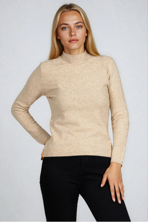 Дамски пуловер от фино плетиво в бежово с релефен принт и малко метално сърце