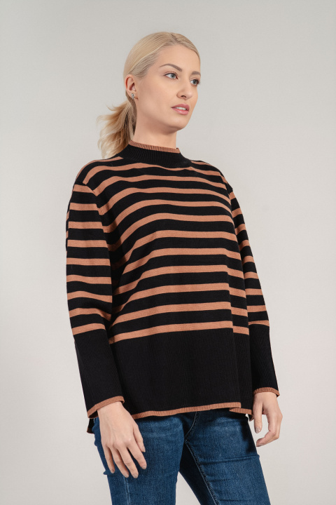 Дамски пуловер от фино плетиво в черно с кафяво райе